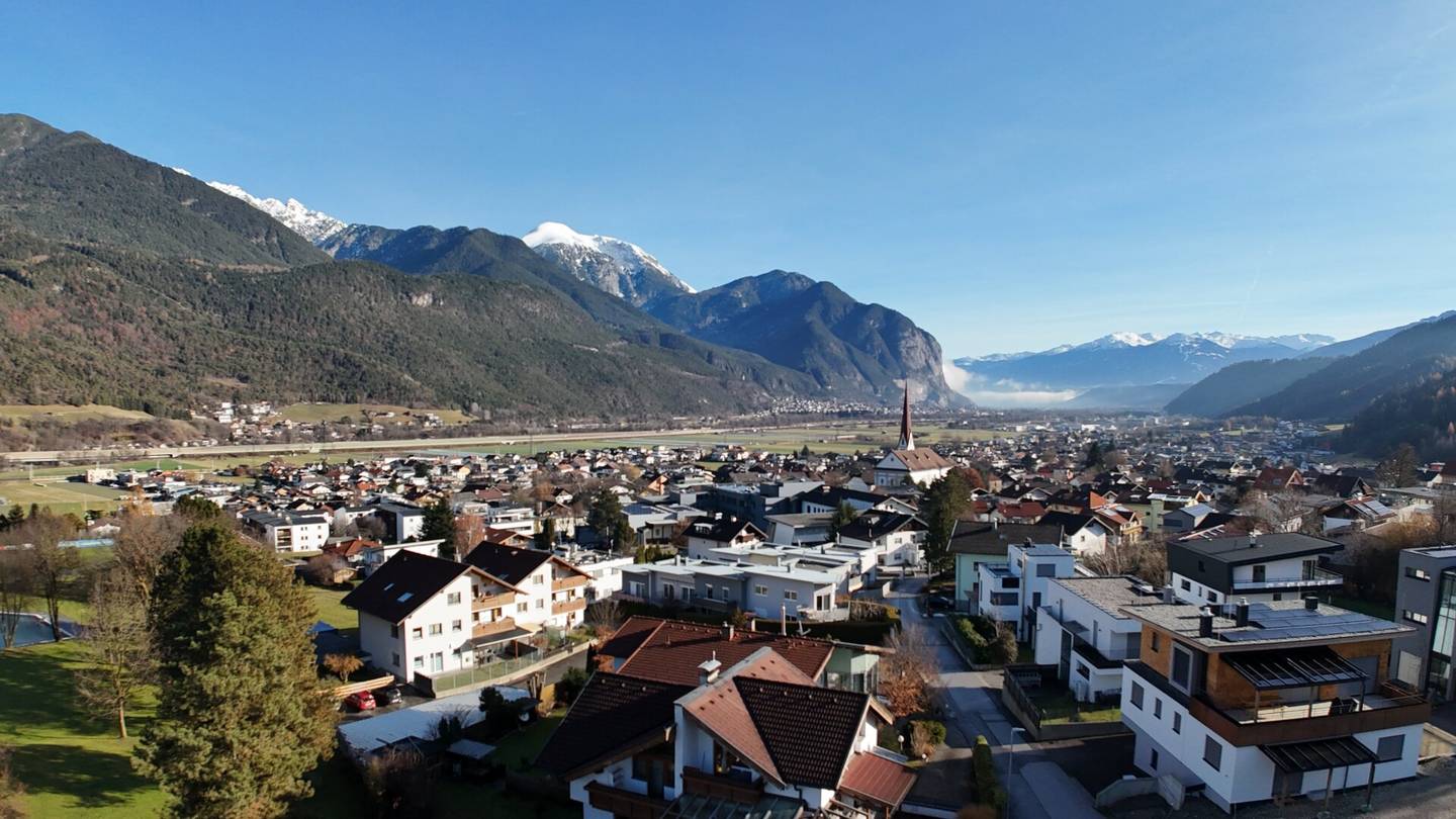 charmantes Grundstück in Inzing mit Einzelhausstudie; Haus GELB