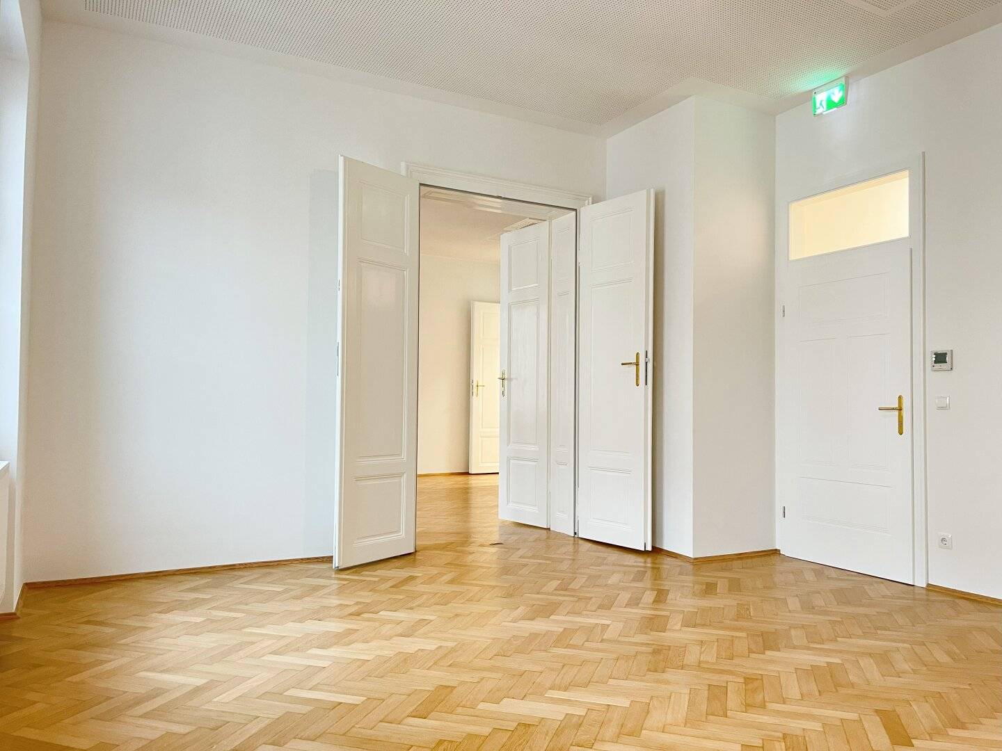 Repräsentatives Büro mit 5 Büroräumen und Balkon in zentraler Lage von Graz