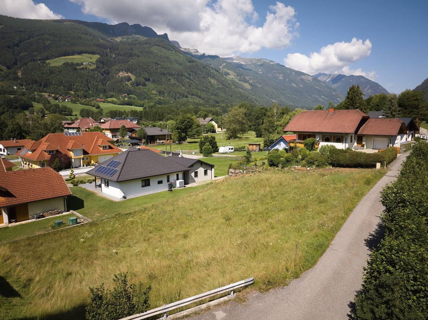 Anschlüsse bereits vorhanden - Ruhig gelegener Baugrund auf der Sonnenseite des Maltatals