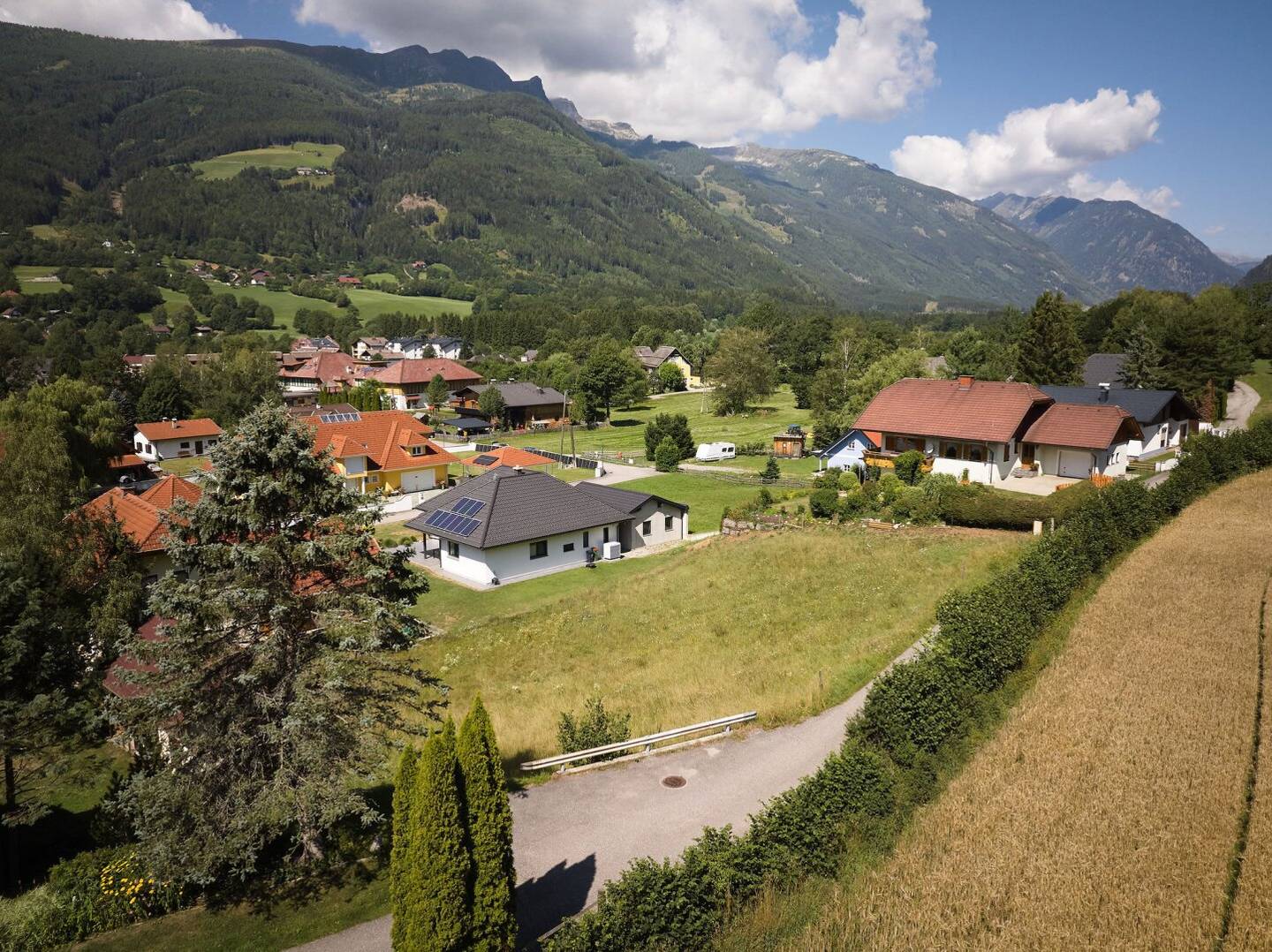 Anschlüsse bereits vorhanden - Ruhig gelegener Baugrund auf der Sonnenseite des Maltatals