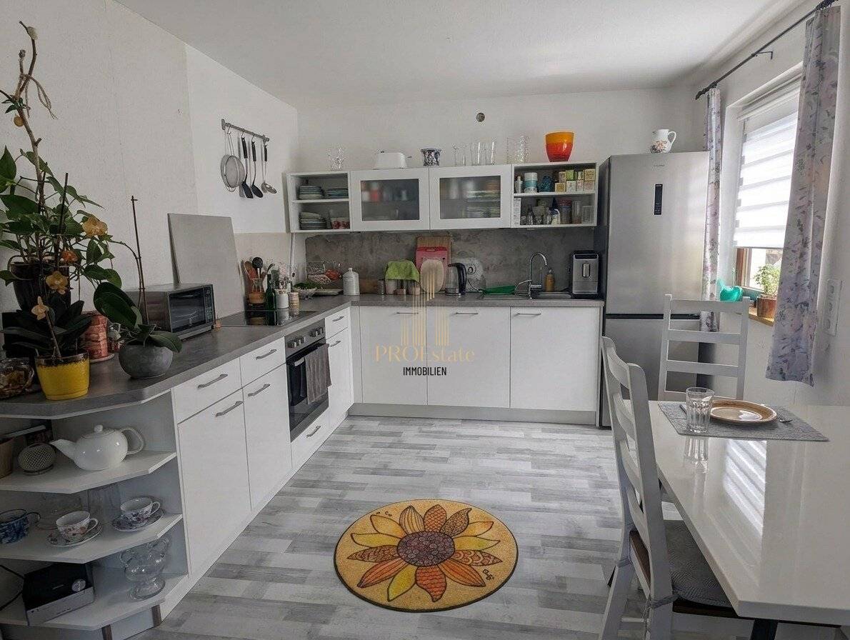Großzügiges Haus mit zwei getrennte Wohneinheiten, Keller und Garage in Lenzing! Absolute Ruhelage!