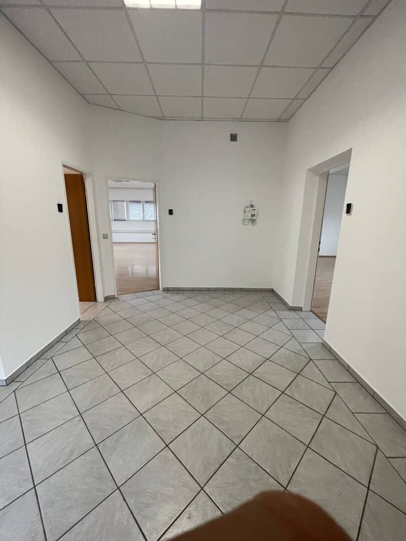 !!! VERMIETET !!! Großzügige Büroeinheit mit barrierefreien Verkaufsraum/Lager