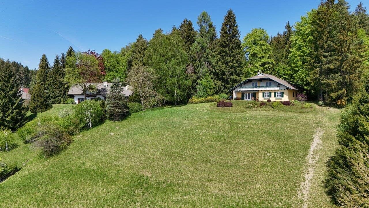 Exklusiver großzügiger Baugrund mit Wohnhaus und Panoramaseeblick