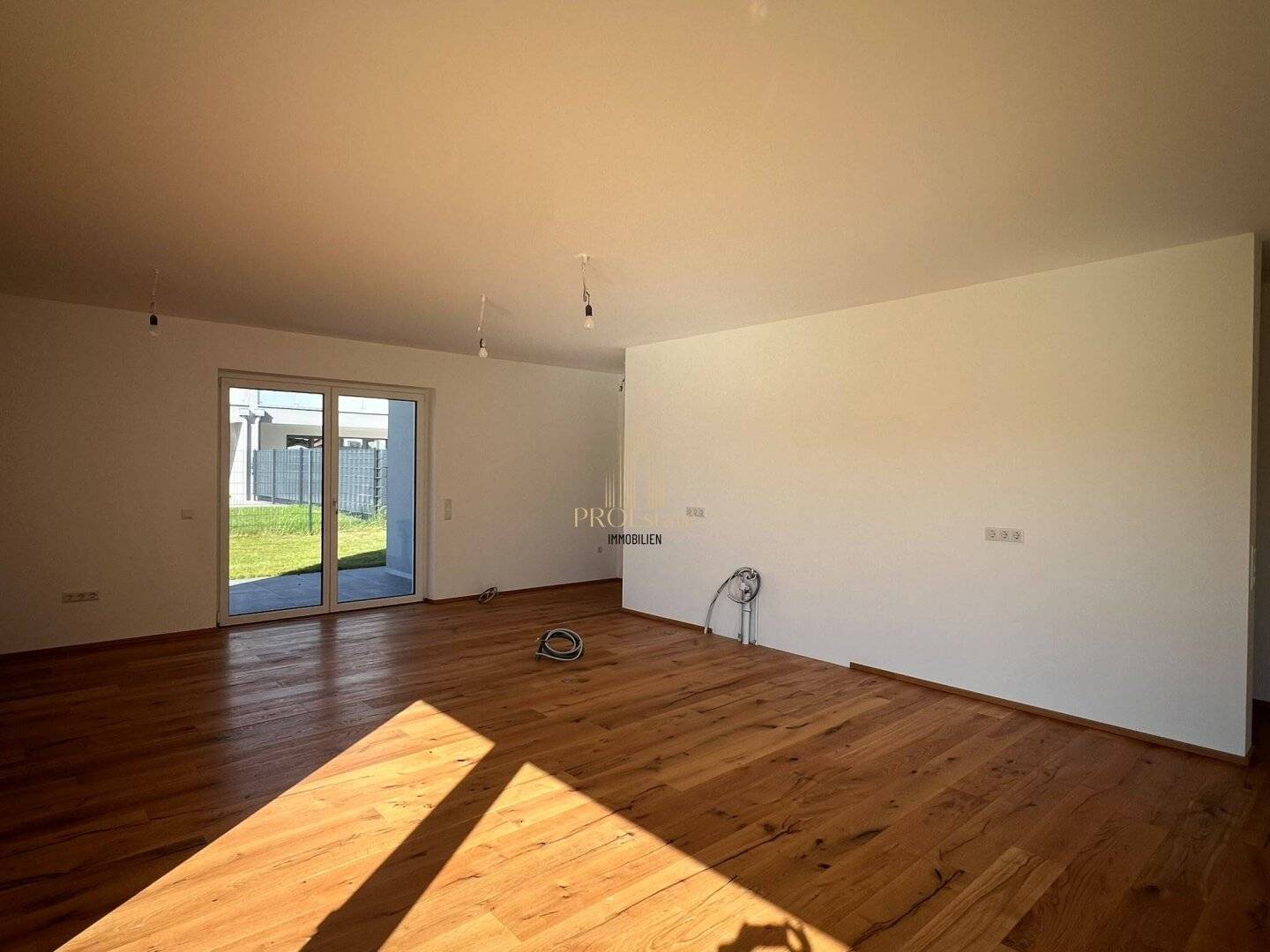 Einladende Doppelhaushälfte mit Garten, Doppelgarage und Terrasse in Stadl-Paura – Ihr Erstbezug!