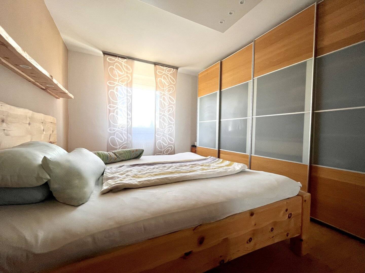 Thalgau: Charmante 4-Zimmer-Wohnung mit zwei Balkonen und ausbaufähigem Dachboden