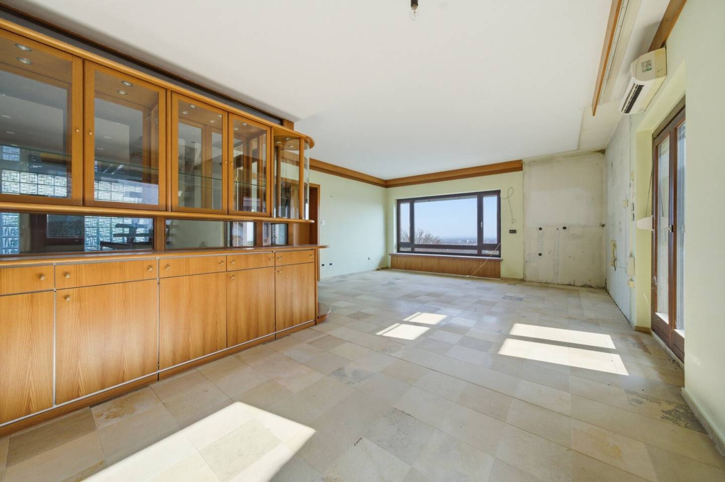 Haus mit Panoramablick über das Wiener Becken in ruhiger Hanglage