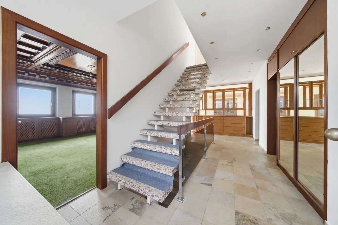 Mödling: Weitblick über die Wiener Ebene, Pool und 988 m² Hanggrundstück