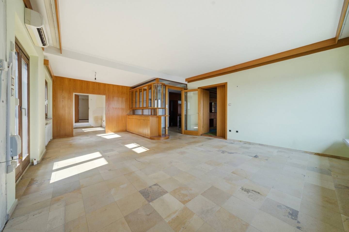 Haus mit Panoramablick über das Wiener Becken in ruhiger Hanglage