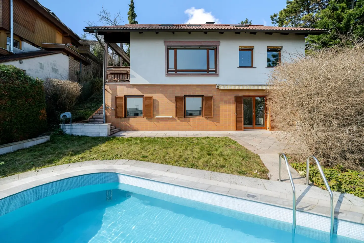 Mödling: Weitblick über die Wiener Ebene, Pool und 988 m² Hanggrundstück
