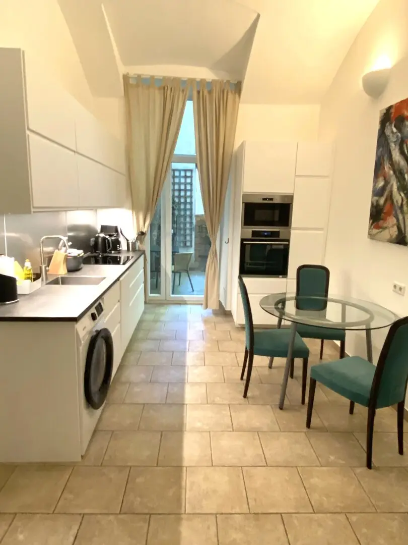 110 m² Erdgeschoss Wohnung mit 56 m² Garten und zwei Eingängen – ruhig, grün, vielseitig