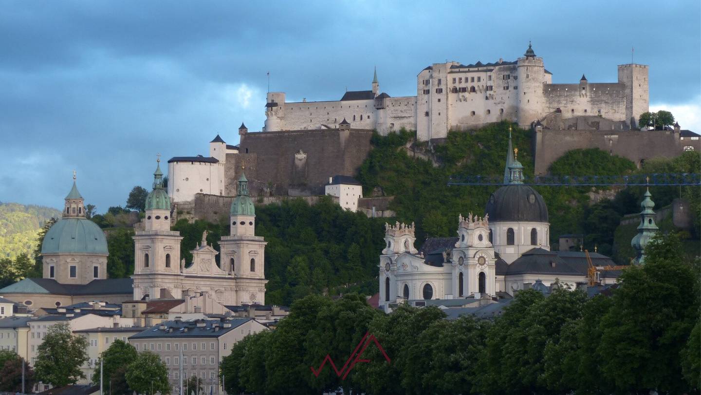 großzügige Gartenwohnung am Fuße des Kapuzinerbergs mit zwei Gartenebenen in traumhafter Aussichtslage
