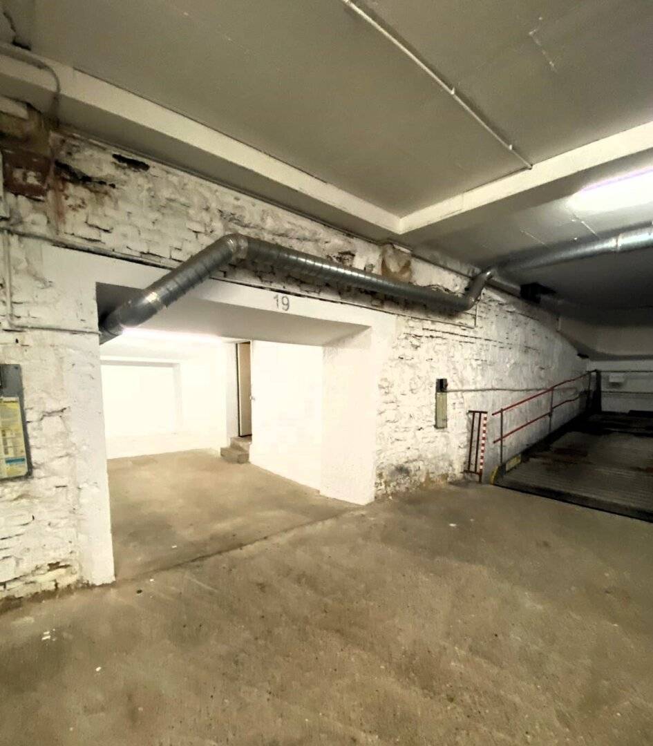 Lager mit Zugang über Garage – ideal zum Ein- und Abladen nahe Radetzkyplatz