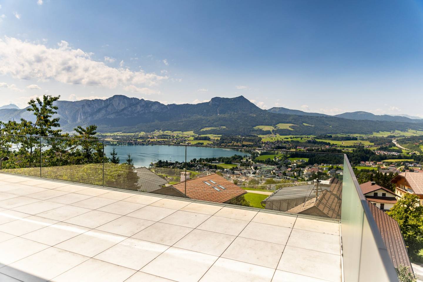 Wohnen in der exklusiven Skylounge mit grandiosem Ausblick auf den Mondsee