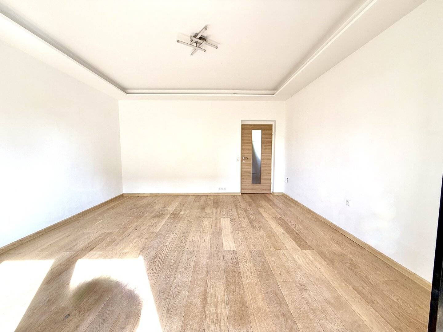 3-Zimmer Erdgeschoßwohnung mit Balkon & Garage!