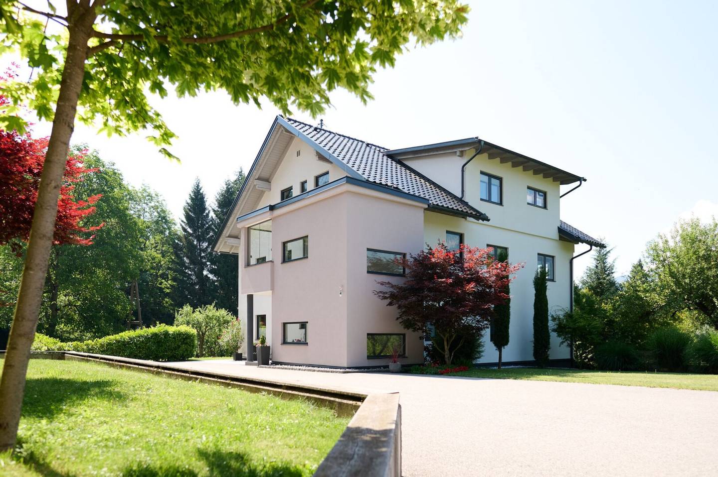 Alleinlage - Hochwertiges Wohnhaus mit Nebengebäuden auf ehemaliger Hofstelle