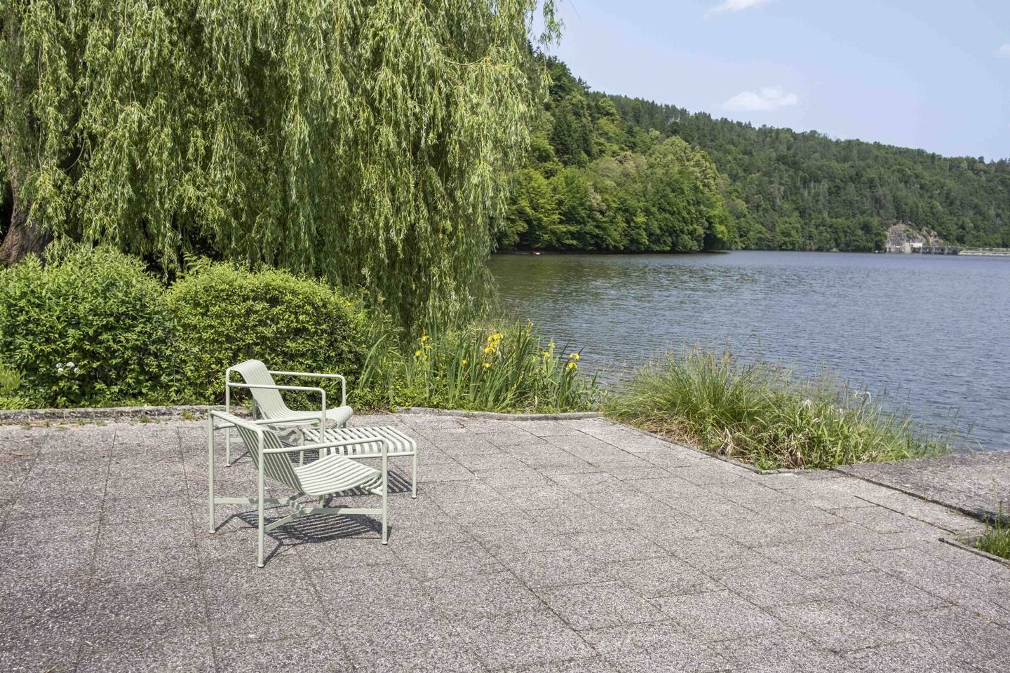 EXKLUSIVES DESIGNHAUS AM SEE mit PRIVATSTRAND und POOL - 80 min von Wien