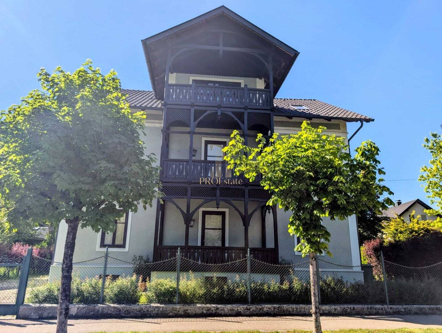 Mehrfamilienhaus - 3 Wohneinheiten mit Garten & Garage in Gmunden – WF 268m², 8 Zimmer!