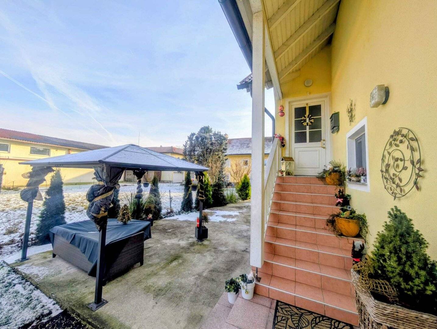 Lichtdurchflutete, zentrale Dachgeschosswohnung in Ansfelden: 144m², 4 Zimmer, Garten & 3 Stellplätze!