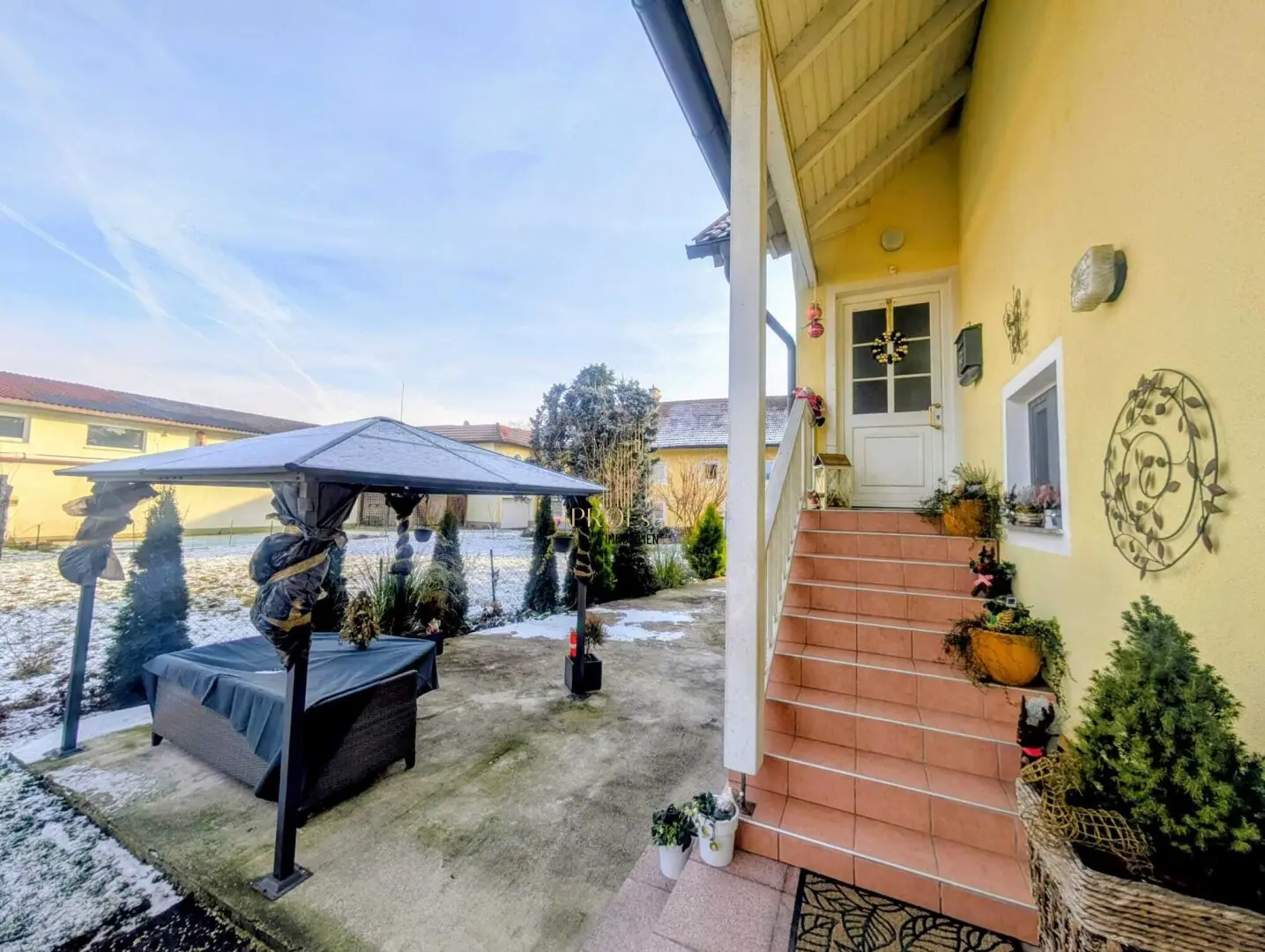 Lichtdurchflutete, zentrale Dachgeschosswohnung in Ansfelden: 144m², 4 Zimmer, Garten & 3 Stellplätze!