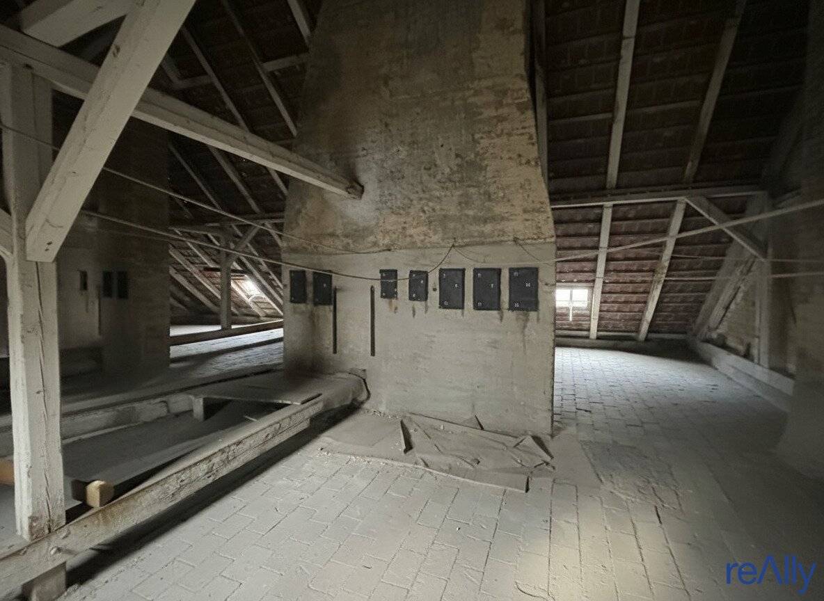 Attraktiver Rohdachboden mit Loft-Town-House mit enormen Potential in Bestlage des 7. Bezirk