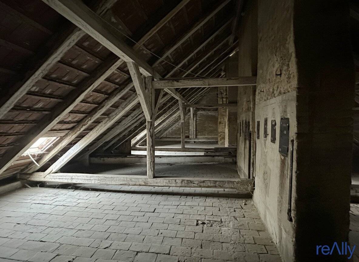 Attraktiver Rohdachboden mit Loft-Town-House mit enormen Potential in Bestlage des 7. Bezirk