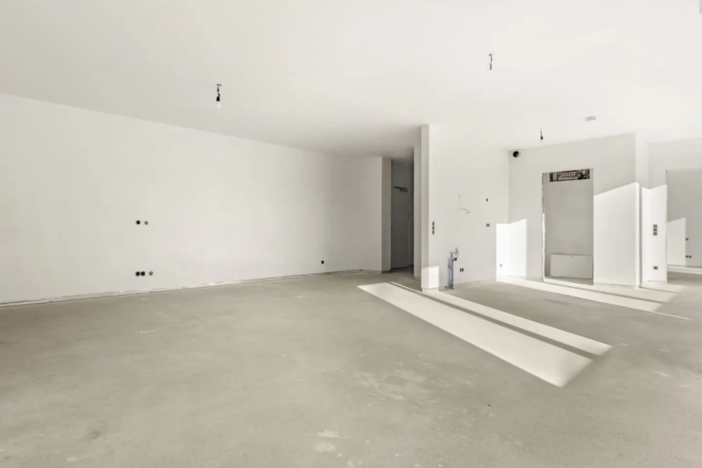 INVESTOR/Entrepreneur: Living on the top floor: Maisonette with terrace & fireplace connection