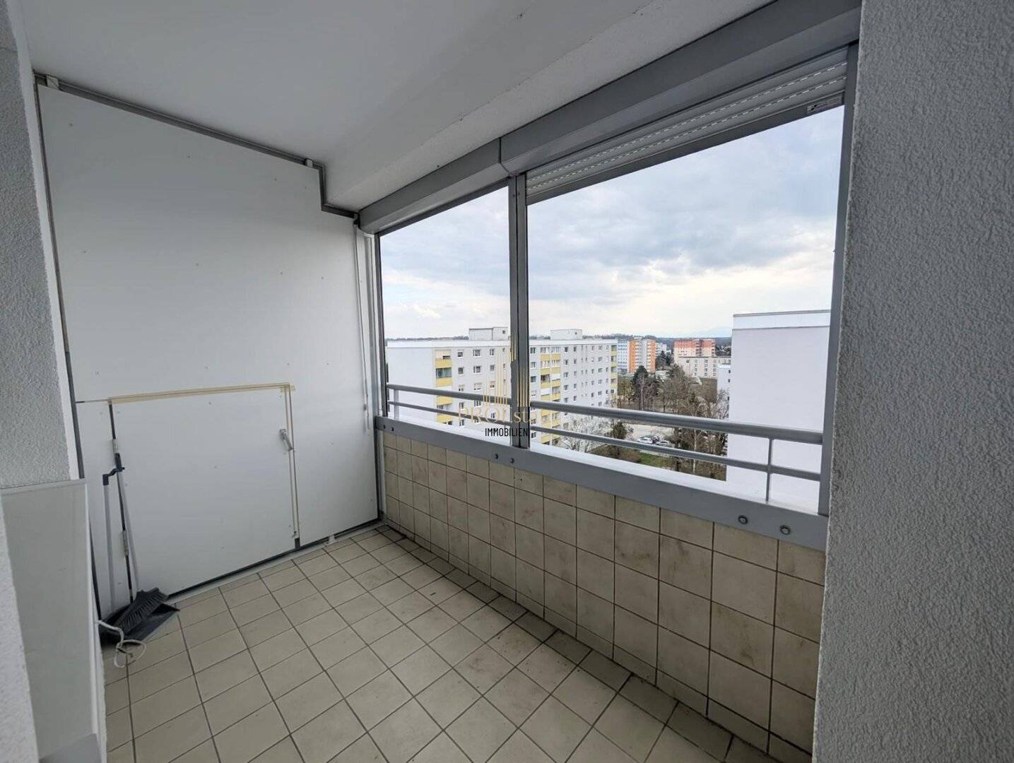 Moderne 3 Zimmer Wohnung in Wels, vollrenoviert mit Balkon und Stellplatz, 199.000 € Mietkauf möglich!