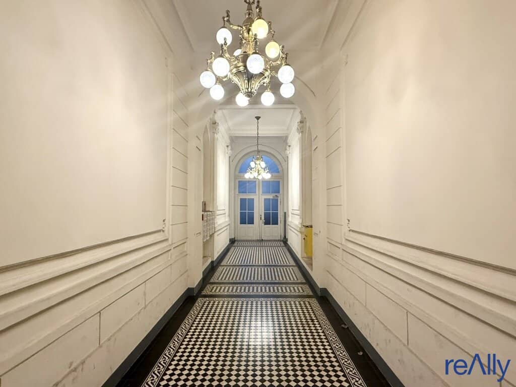 Altbaubüro mit 4 Zimmer in Top-Lage bei Wiener Staatsoper  (Ordination möglich)