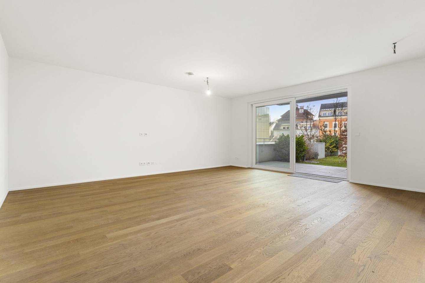 Neubau: Mega 3 Zimmerwohnung mit Terrasse &amp; Garten am Benediktinermarkt!