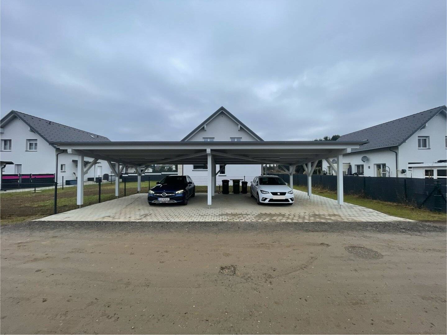DOPPELHAUSHÄLFTE | PV- ANLAGE | 221M2 GARTEN | 35M2 CARPORT | 3 SCHLAFZIMMER