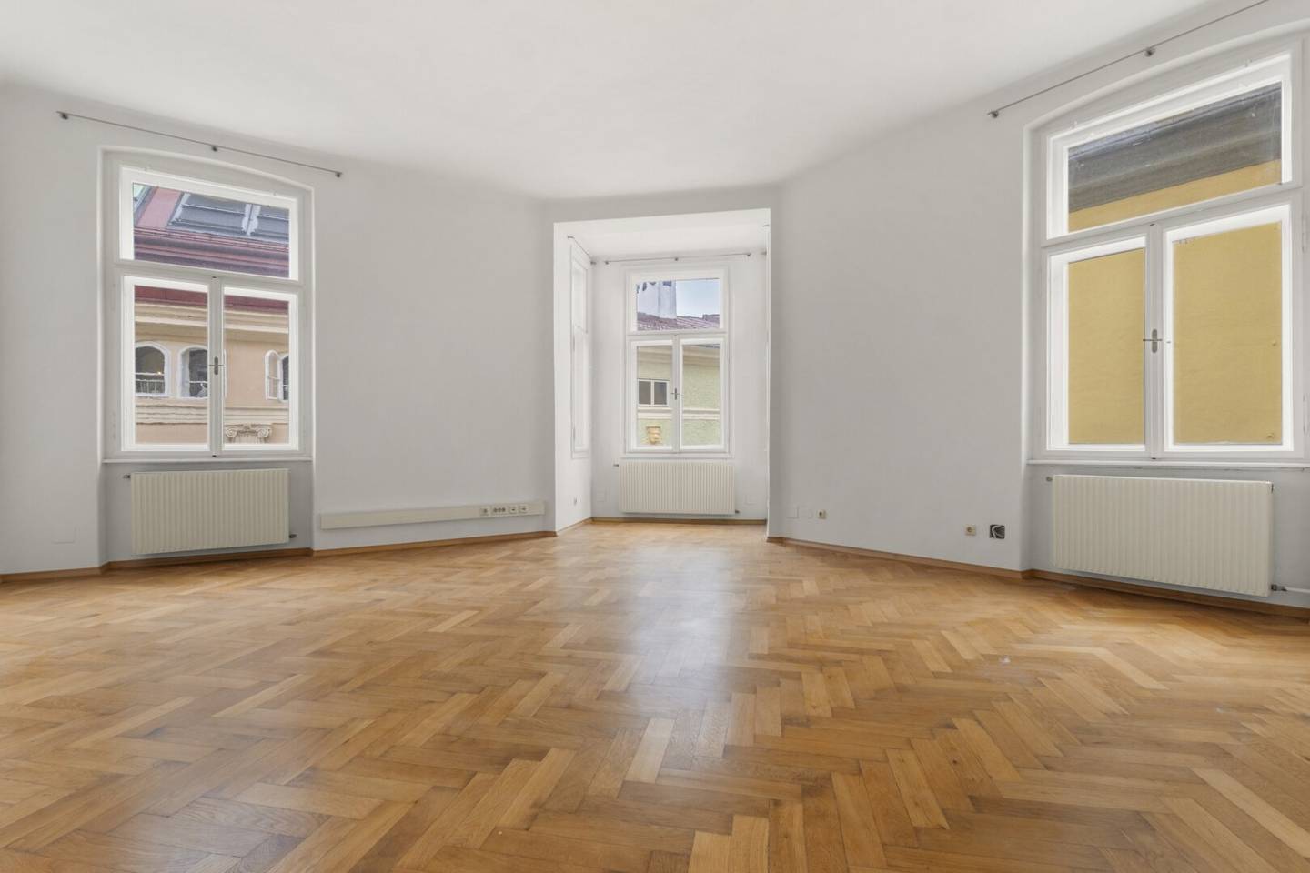 Altbaubüro mit Charakter & Blick auf die Klagenfurter Fußgängerzone – 146 m²