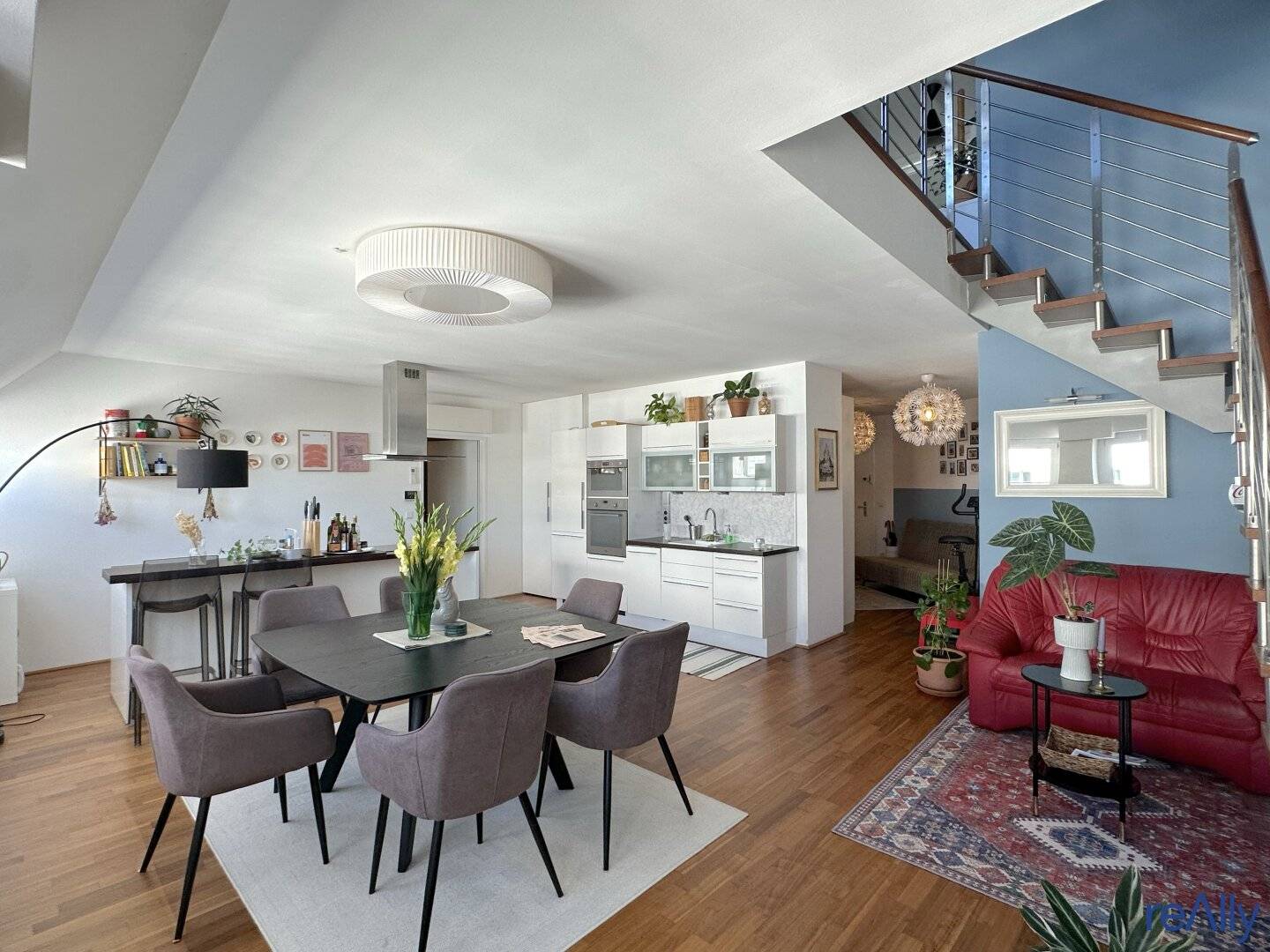 Wunderschöne, ca. 130 m² große Dachgeschoss-Maisonette mit Dachterrasse im 8. Wiener Gemeindebezirk
