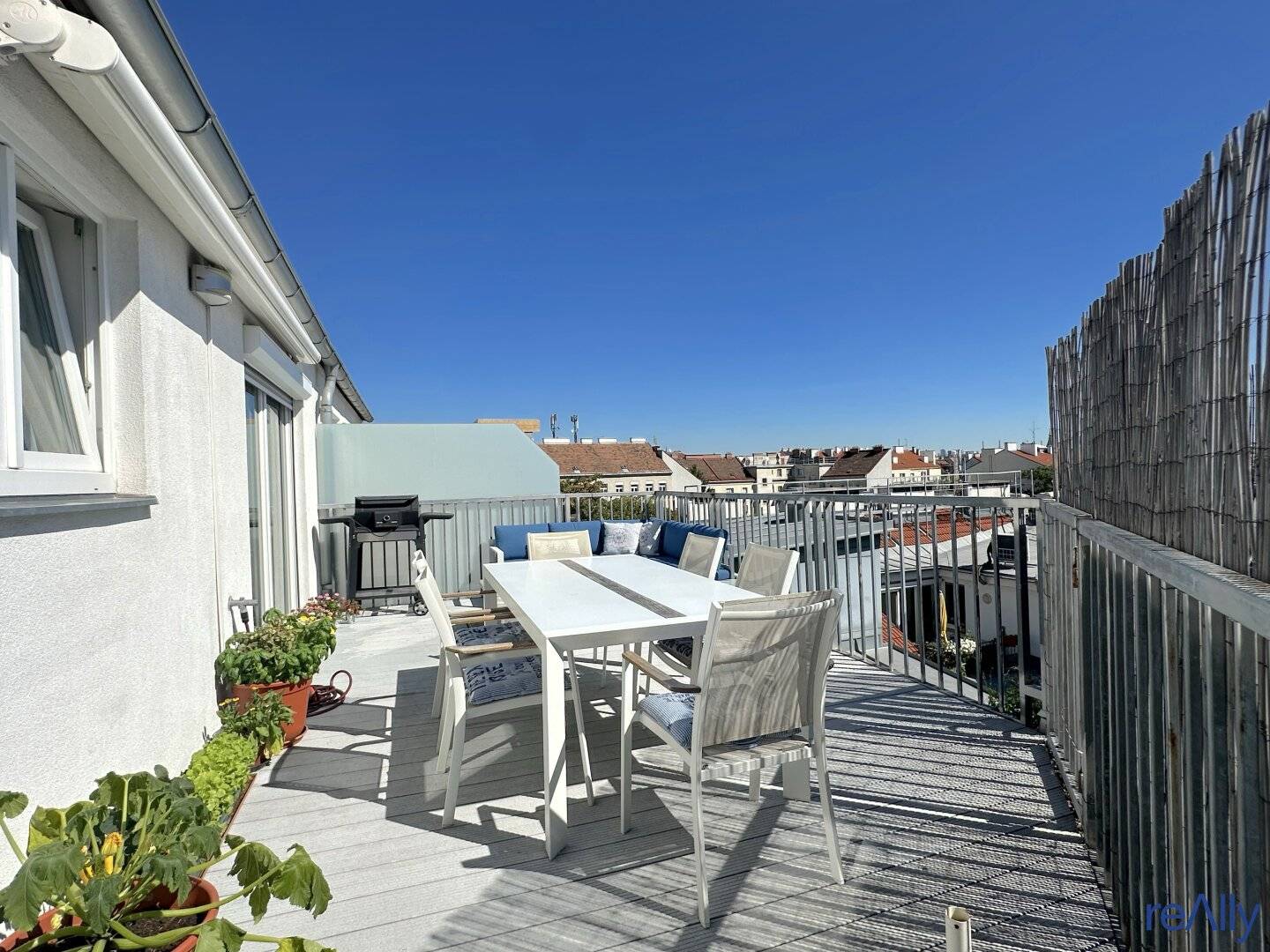 Wunderschöne, ca. 130 m² große Dachgeschoss-Maisonette mit Dachterrasse im 8. Wiener Gemeindebezirk
