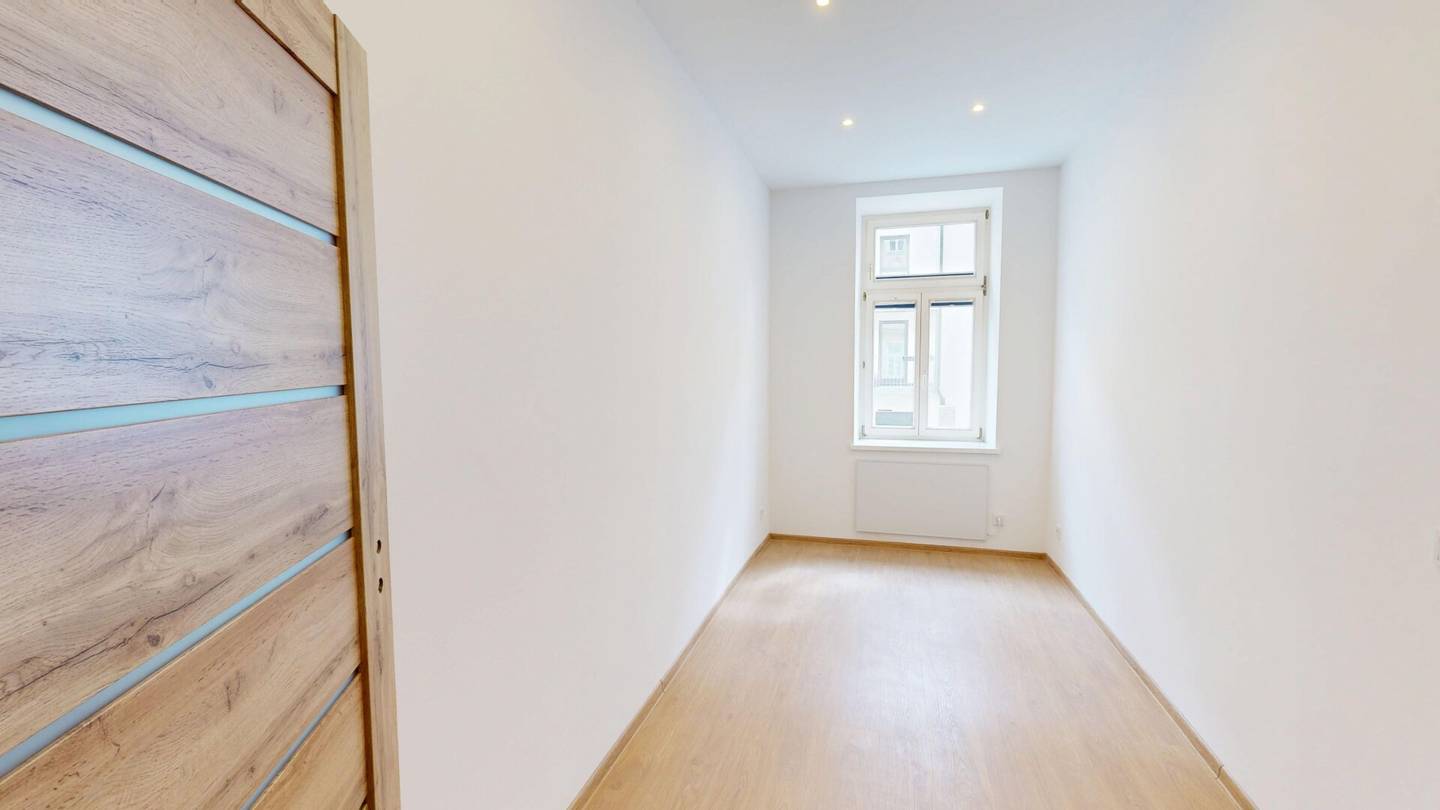 Sofort bezugsfertig - Stilvoller Altbau mit hohen Decken Nähe Kongressbad