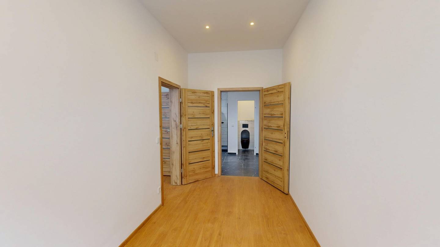 Sofort bezugsfertig - Stilvoller Altbau mit hohen Decken Nähe Kongressbad