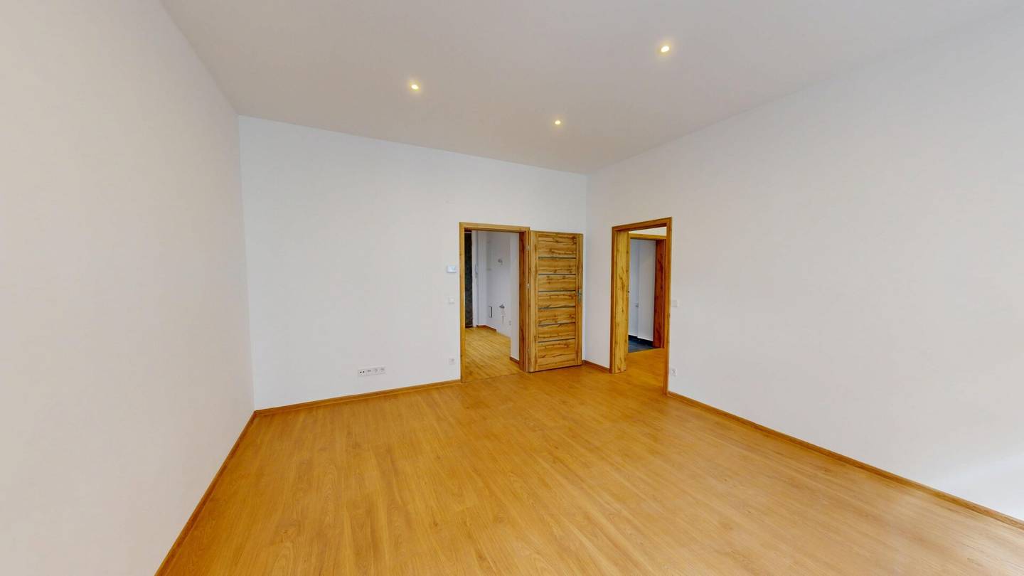 Sofort bezugsfertig - Stilvoller Altbau mit hohen Decken Nähe Kongressbad