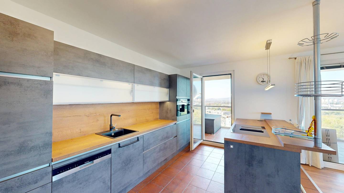 Panorama über Wien | Großzügiges Wohnen mit Loggia, Pool & Wellness im 15. Stock
