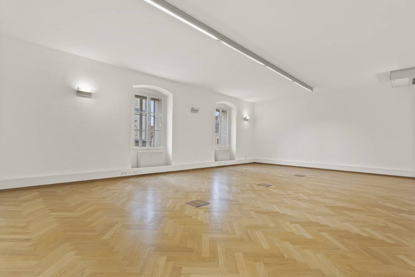 Großraum Wohlfühlbüro mit Geschichte – Stilvoll Arbeiten am Heuplatz! - Bis zu 1.000 Mbits!