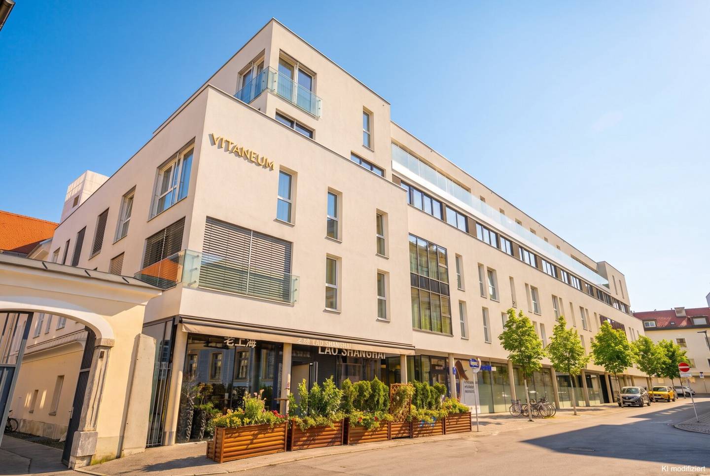 ERSTBEZUG: Wohnen in der obersten Etage: Maisonette mit Terrasse & Kaminanschluss