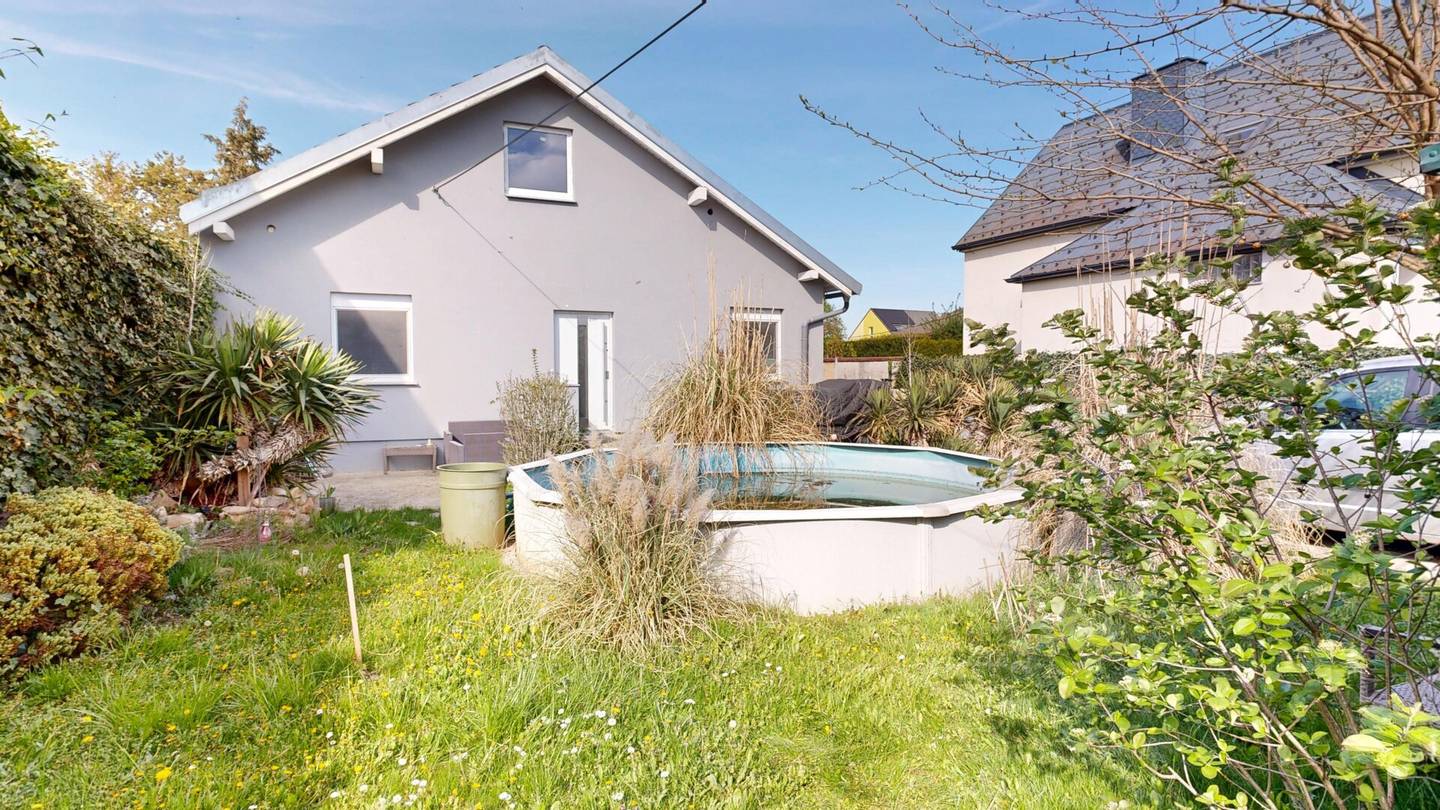 Modernisiertes Einfamilienhaus mit Pool, Photovoltaik und viel Potenzial in familienfreundlicher Siedlung - ca. 5 Minuten vom Bahnhof entfernt