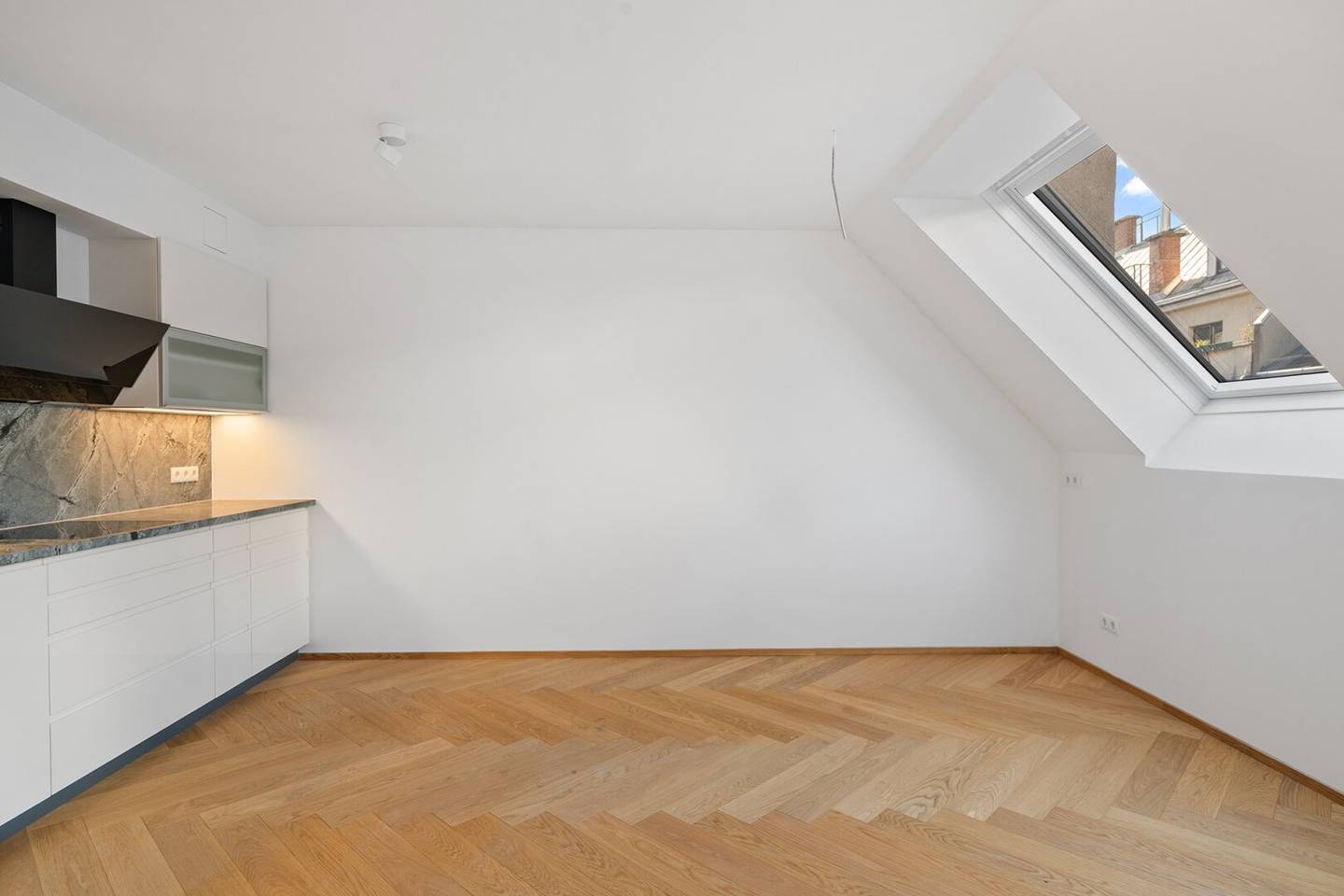 Exklusiver Dachgeschoss-Erstbezug mit historischer Substanz, Balkon und privater Terrasse