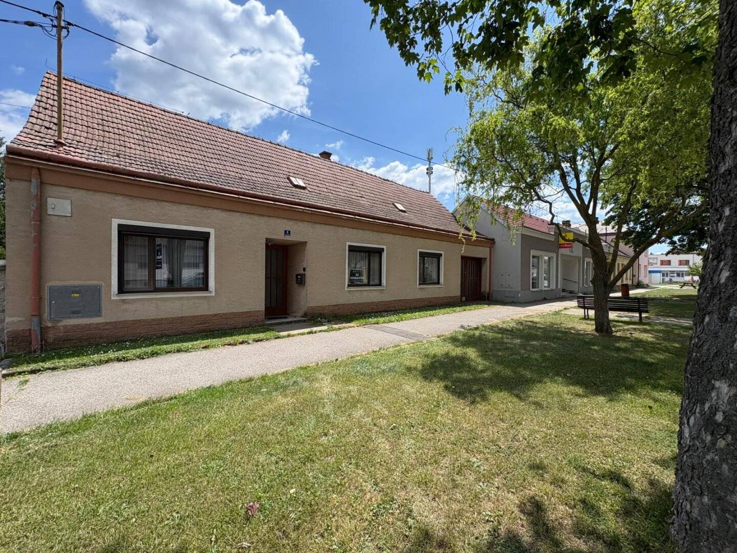 [Kaufanbot erhalten] 6,5-Zimmer-Haus in Hohenau – großer Garten, viel Privatsphäre & Platz zum Wohlfühlen
