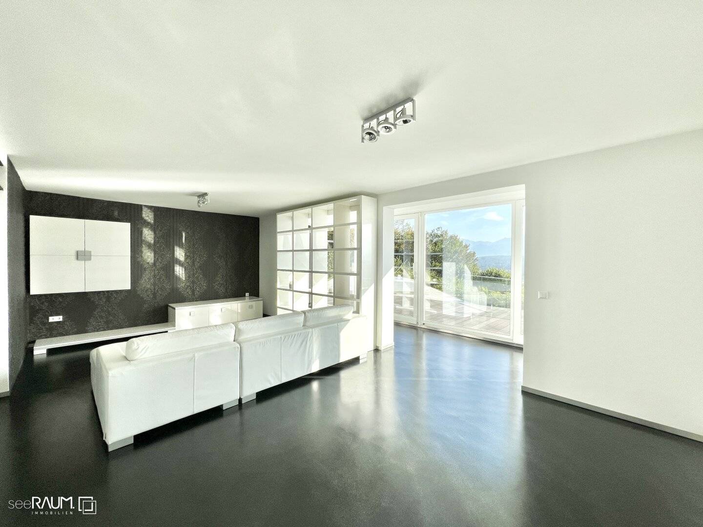 Luxuriöse Traumwohnung mit Pool und Panoramablick