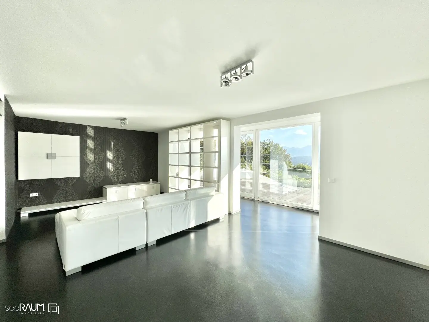 Luxuriöse Traumwohnung mit Pool und Panoramablick