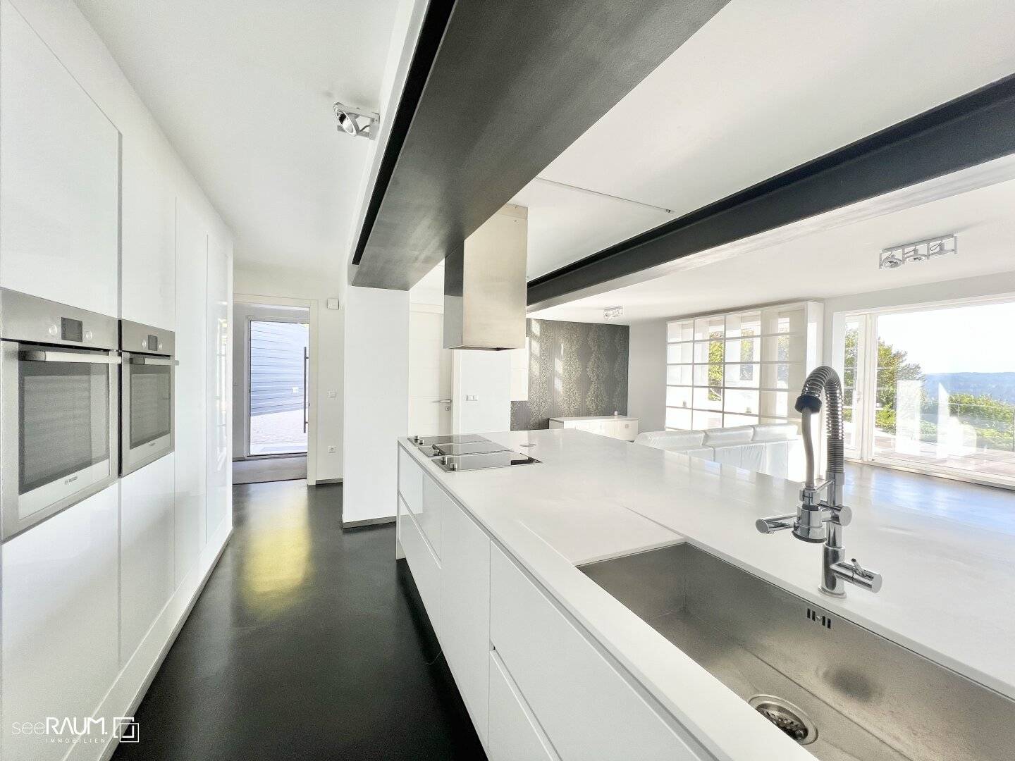 Luxuriöse Traumwohnung mit Pool und Panoramablick