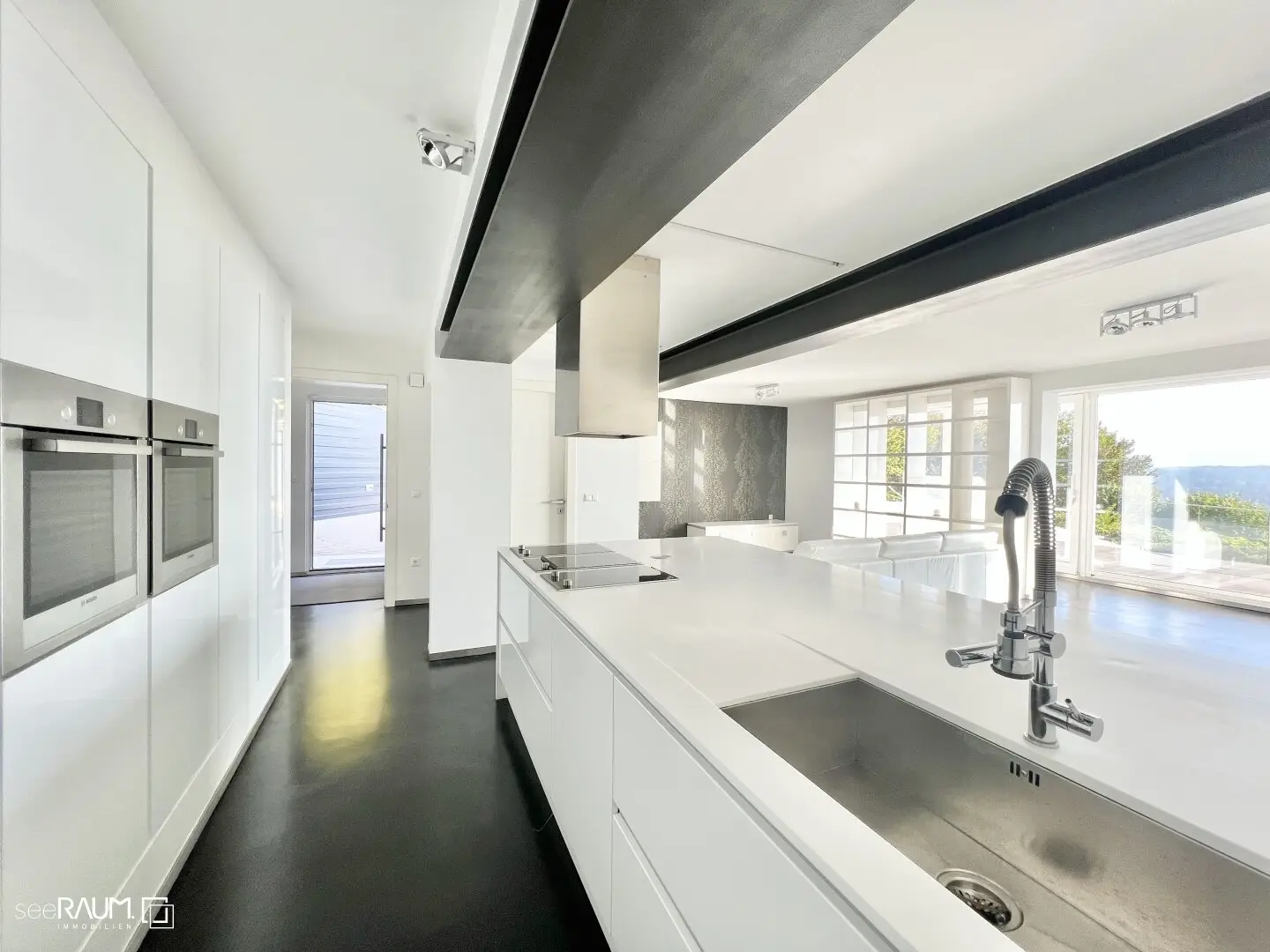 Luxuriöse Traumwohnung mit Pool und Panoramablick