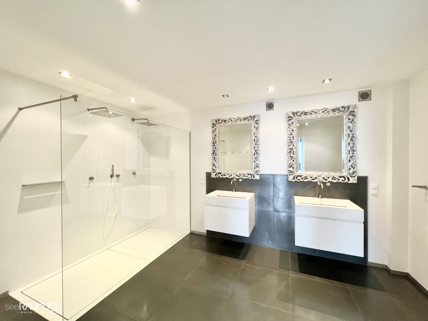Luxuriöse Traumwohnung mit Pool und Panoramablick
