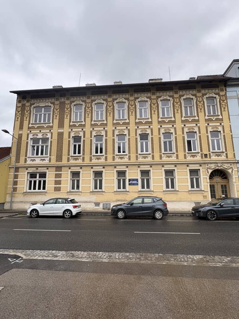 Attraktives Zinshaus in Mistelbach: 9 Wohnungen, 20 Stellplätze, gepflegt, hohe Renditechancen!