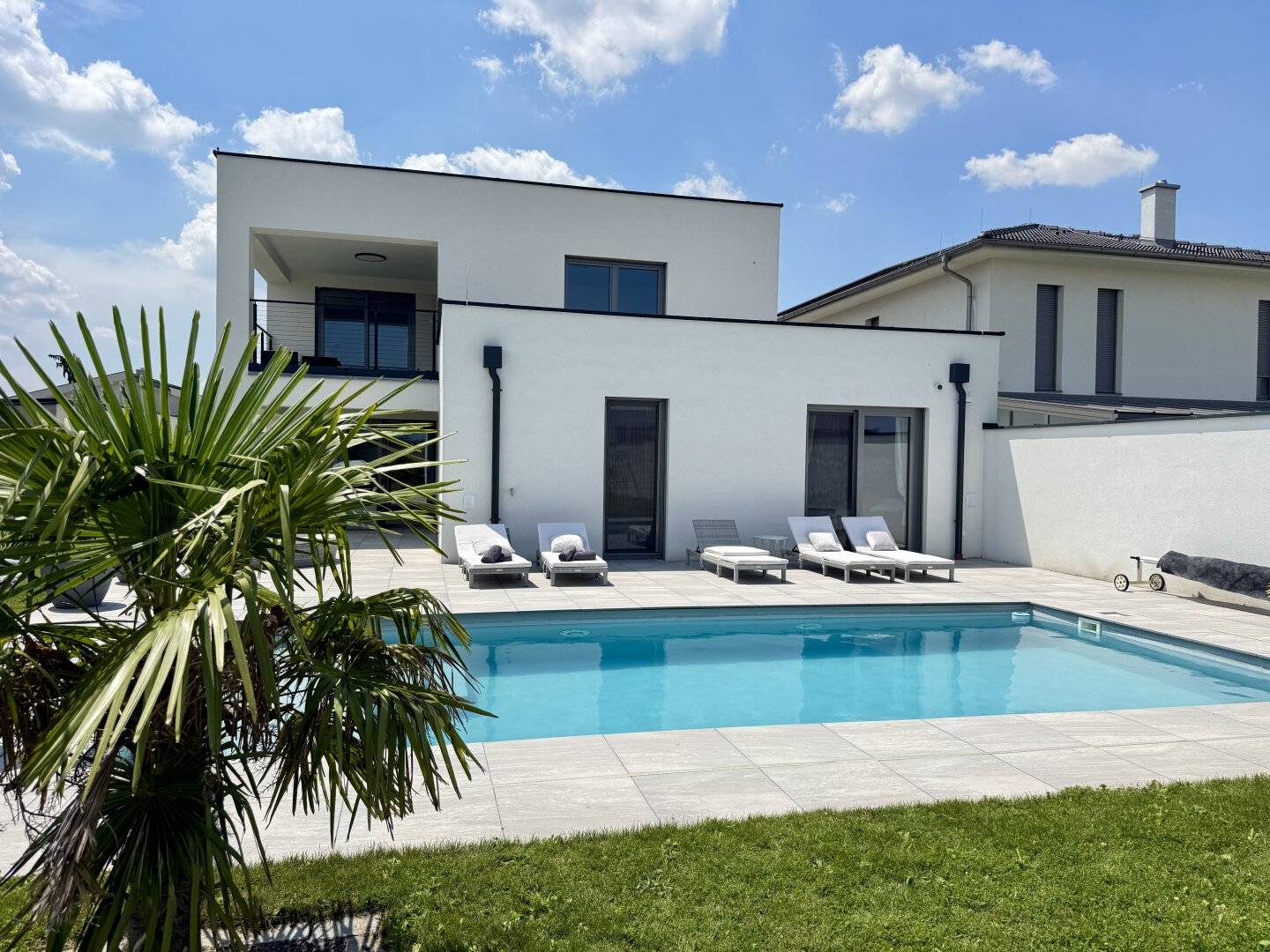 Luxuriöses Einfamilienhaus mit Pool, Poolhaus & Smart Home nur 5 Min. von Eisenstadt entfernt