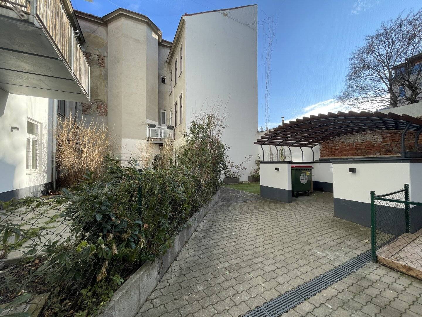 Tenanted apartment with lift in historic building